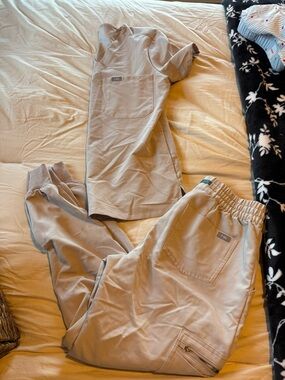 Figs Light Pink Set - Top & Uman Jogger Pants